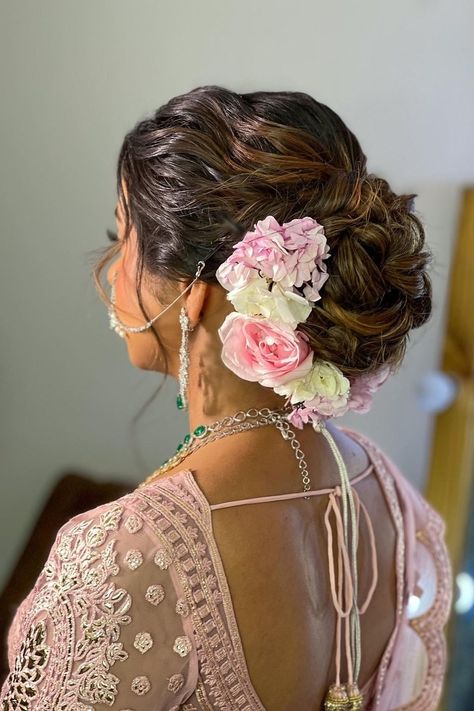 Messy Bun Hairstyles For Bride, Juda With Saree, Wedding Braid Indian, Flower Juda Hairstyle, Bridal Juda Hairstyles With Flowers, Engagement Hairstyles For Bride, Hairstyle For Lehenga Indian Weddings, Juda Hairstyle Buns On Lehenga, Juda Hairstyle Buns Saree