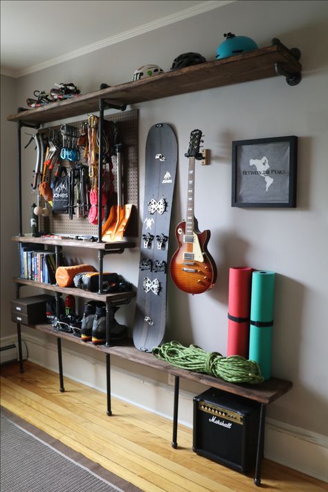 Rock Climbing Gear Storage, Storage For Camping Gear, Indoor Gear Storage, Climbing Gear Wall, Sport Gear Storage, Home Maker Space, Tech Storage Ideas, Gear Storage Room, Outdoor Gear Room