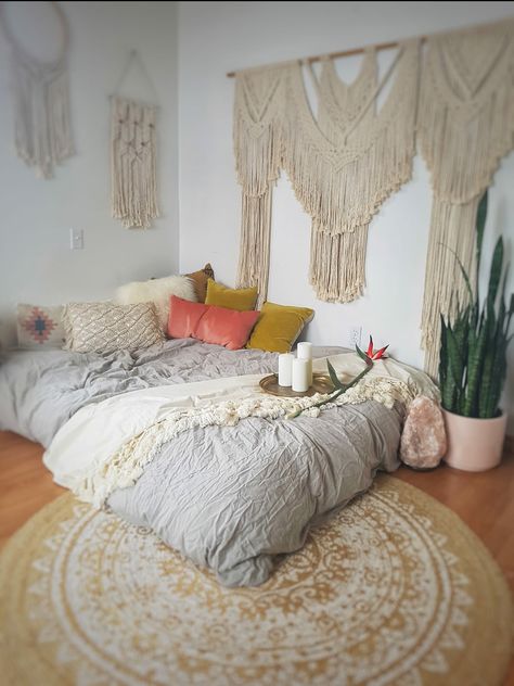 Boho Bedroom Grey Bedding, Boho Floor Bed Ideas, Boho Floor Bed Cozy Bohemian, Bohemian Floor Bed, Aesthetic Mattress On Floor, 4 Bedroom Dog Trot House Plans, Bed On Floor Ideas Boho, Bed On The Floor Ideas Cozy Bedroom, Aesthetic Mattress