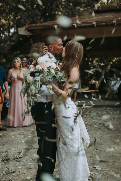 This sequoia park brunch wedding had the sweetest - AND eco friendly - send off ever with handfuls of tossed dried eucalyptus leaves. Such a great idea to a natural alternative to a send off and grand exit from the wedding! Grand Exit Wedding Ideas, Send Off Ideas For Wedding, Wedding Exit Ideas, Botanical Wedding Theme, Leaf Confetti, Festival Themed Wedding, Wedding Exit, Wedding Aesthetics, Wedding Send Off