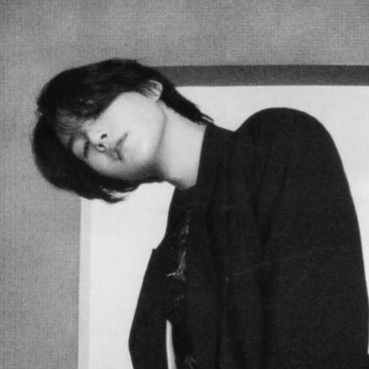 Suga Black And White, Yoongi Black And White, Yoongi Photo, Suga Black, Yoongi Black, Suga Icons, Suga Icon, Yoongi Icon, Music Genius