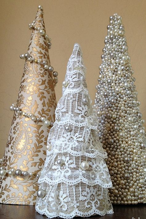 Pearl Mini Trees Christmas Cones, Cone Christmas Trees, Christmas Tree Inspiration, Christmas Tree Crafts, Small Christmas Trees, Mini Christmas Tree, Mini Christmas, Christmas Tree Themes, Noel Christmas