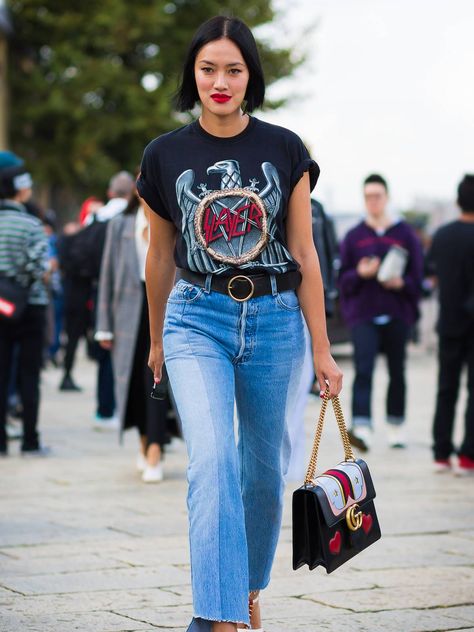 How to Style a Vintage Band T-shirt | Who What Wear How To Wear Belts, Band Tee Outfits, Vintage Band T Shirts, Casual Weekend Outfit, 여름 스타일, Vintage Band Tees, Street Style 2017, Mode Jeans, Bootcut Jean