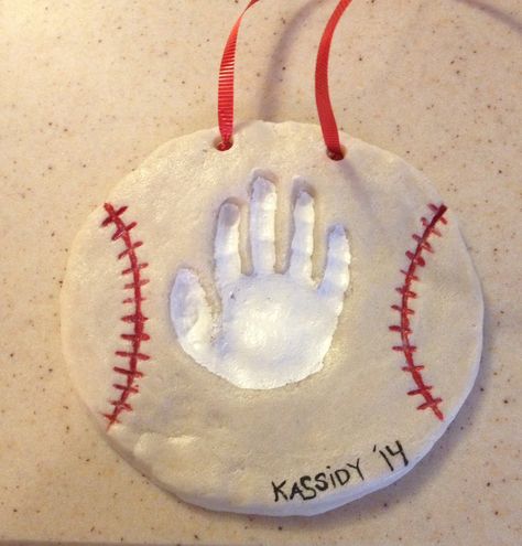 Baseball handprint clay ornament for Father's Day Nanny Ideas, Fathers Day Art, Baseball Crafts, Homemade Fathers Day Gifts, Air Dry Clay Projects, Classroom Art, Daycare Crafts, Small Steps, Baseball Gifts