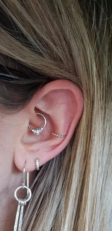 Piercing Snug, Body Modification Piercings, Ear Piercings Conch, Snug Piercing, Conch Piercing Jewelry, Diy Easter Gifts, Ring Piercing, Jewelry Ear, Cute Piercings