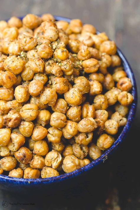 This tutorial and recipe is all you need to make the BEST, actually crunchy, flavor-packed roasted chickpeas. A few tips make all the difference. You'll love this healthy, savory, easy snack! recipe comes with video #chickpeas #roastedchickpeas #vegansnack #glutenfreesnack #glutenfree #vegan #healthyrecipes #healthysnacks #mediterraneanfood #mediterraneanrecipes #mediterraneandiet #grabanzobeans Oven Chickpeas, Chickpeas Mediterranean, Easy Bean Recipes, Chickpeas Roasted, Monday Meals, Cook Beans, Chickpea Recipes Roasted, Moroccan Vegetables, Mediterranean Chickpea