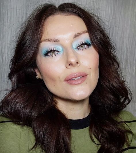 10 Beauty Trends That’ll Be Everywhere in 2021 | Glamour Katie Jane Hughes, Blue Eyeshadow Makeup, Pastel Makeup, Hair Color Techniques, Glamorous Makeup, Cute Makeup Looks, Spring Makeup, Nude Lipstick, Blue Eyeshadow