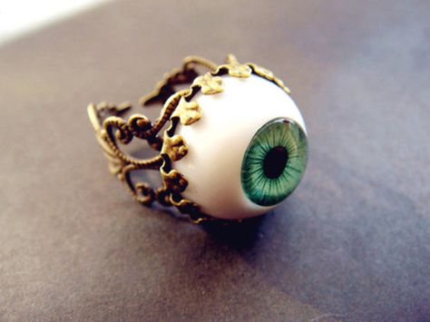 Eyeball Ring ~ make this a locket with a lock of hair from a loved one gone and it's perfect. Strange Rings, Brass Eye, Funky Rings, Unusual Jewelry, Elle Magazine, Morganite Ring, Modern Ring, Eye Ring, Silver Jewelry Rings