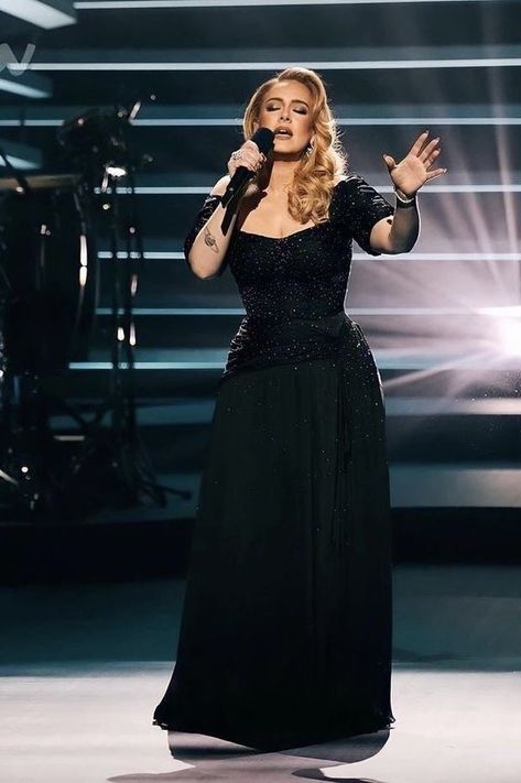 Adele Performance Outfits, Adele Outfits, Adele Performing, Adele Eyes, Adele Wallpaper, Adele Style, Adele Photos, Adele Adkins, Adele Dress