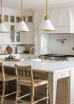 Cream Kitchen Ideas, Lights Above Kitchen Island, Ivory Kitchen Cabinets, Greige Kitchen Cabinets, Taupe Kitchen Cabinets, Kitchen Cabinet Style, Gloss Kitchen Cabinets, Greige Kitchen, Cream Kitchen Cabinets