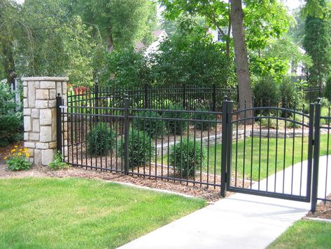 Aluminum Fences - Transitional - Landscape - Minneapolis - by Dakota Unlimited | Houzz Aluminum Fence Landscaping, Wrought Iron Fence, Aluminum Fencing, Modern Fence Design, Front Fence, Fence Styles, Types Of Fences, Front Yard Fence, Wrought Iron Fences