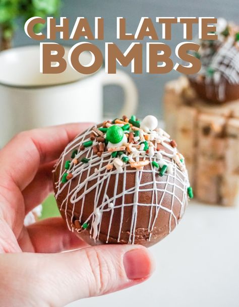 How to make chai latte bombs for the perfect chai Morning Chai, Te Chai, Fine Dining Desserts, White Chocolate Candy, Hot Chocolate Gifts, Chai Recipe, Bombe Recipe, Chai Tea Latte, Vanilla Chai