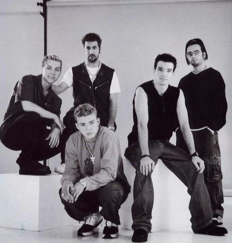 *NSYNC in black & white Justin Timberlake Jessica Biel, Jessica Biel And Justin, 90s Boy Bands, Joey Fatone, Lion King Drawings, Manchester United Team, People Screaming, Jessica Biel, Justin Timberlake