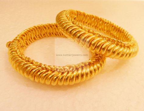 Gold Jewellery Bangles, Maharashtrian Jewellery, Diamond Gold Earrings, Jewellery Bangles, Jewellery Traditional, Bracelets Diamond, Gold Temple Jewellery, Pure Gold Jewellery, Handmade Gold Jewellery