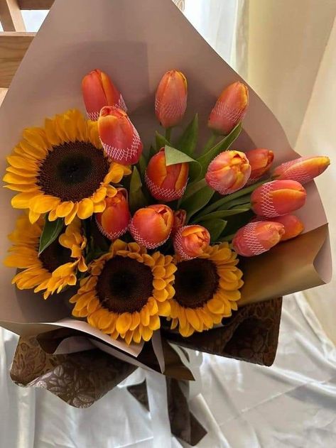 Bouquet Sunflower Aesthetic, Sunflowers And Tulips Bouquet, Tulip Sunflower Bouquet, Sunflowers And Tulips, Fern Bouquet, Pink Bathroom Decor, Prettiest Bouquet, Boquette Flowers, Tulip Bouquet