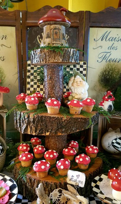 Mad Hatters Tea Party Ideas For Adults, Mad Hatter Party Food, Mad Hatter Quinceanera Theme, Mad Hatter Theme Party, Mad Tea Party Ideas, Mad Hatter Birthday Party Ideas, Mad Hatter Party Ideas, Mad Hatters Tea Party Ideas, Mad Hatter Cupcakes