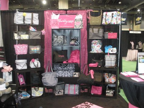 Thirty-One Booth at the Southern Women's Show in Savannah ! Thirty One Vendor Booth Ideas Display, Thirty One Vendor Booth Ideas, Booth Ideas Display, Vendor Events Displays, Vendor Booth Ideas, Vendor Booth Display, 31 Party, Thirty One Purses, Thirty One Party