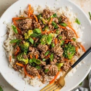 Ground Beef Teriyaki Stir Fry - Lemons + Zest Chicken Soup Recipes For Dinner, Recipes For Dinner Fall, Beef Teriyaki Stir Fry, Teriyaki Ground Beef, Easy Chicken Soup Recipes, Soup Dinner Recipes, Soup Recipes For Dinner, Dinner Recipes Soup, Ground Beef Skillet