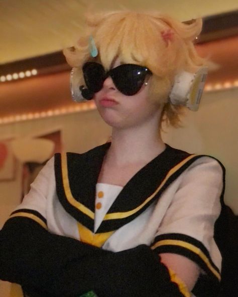 The lighter and darker pictures are talent months apart 😦 also dude HOW DO YOU TAKE PICTURES I guess I’m a bit better at it now then when these picture where taken because like these are the BEST ones and the rest are just Len staring like 🧍‍♂️ - - - #len #lenkagamine #lencosplay #lenkagaminecosplay #vocaloid #vocaloids #vocaloidcosplay #lenkagaminecosplayer #lenkagaminevocaloid #cosplay #cosplayer #_raccoon_cos_ #miku Kagamine Len Cosplay, Winx Boys, Len Cosplay, Boys Drawing, Cosplay Poses, Rin Cosplay, Vocaloid Cosplay, Miku Cosplay, Boy Drawing