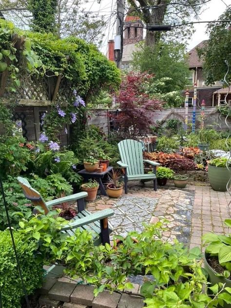 Lots Of Plants, Small Courtyard Gardens, Courtyard Gardens Design, Cottage Garden Design, Have Inspiration, Backyard Garden Design, Small Garden Design, Camping Ideas, Courtyard Garden