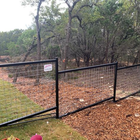 10 Secure Dog Fence Ideas - Backyardscape Fenced Yard For Dog, Cheap Yard Fencing Ideas, Cheap Fence Ideas For Dogs Backyards, Dog Run Fence Ideas, Dog Fence Ideas Backyards Cheap, Cheapest Fence Ideas For Dogs, Dog Fence Ideas Backyards, Temporary Fence Ideas, Backyard Fence Ideas For Dogs