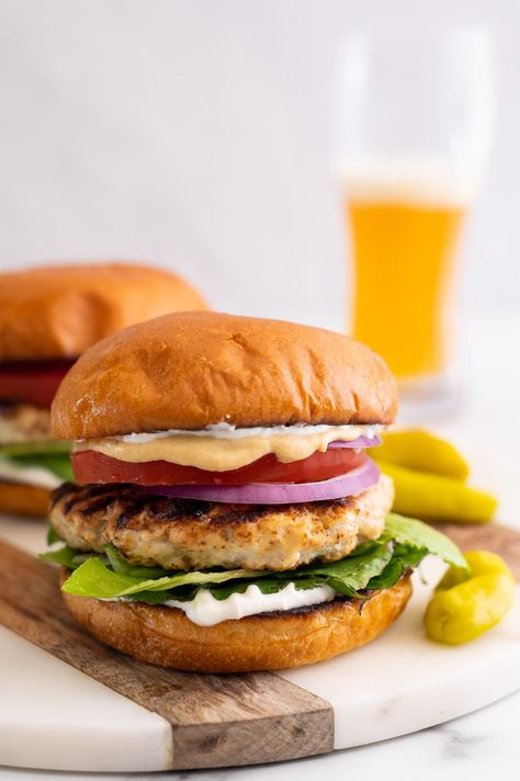 Grilled Chicken Burger Recipe, Recipes Burgers, Oven Burgers, Grilled Chicken Sandwich Recipes, Grilled Chicken Burgers, Chicken Burger Recipe, Ground Chicken Burgers, Grilled Chicken Breast Recipes, Grilled Chicken Tacos