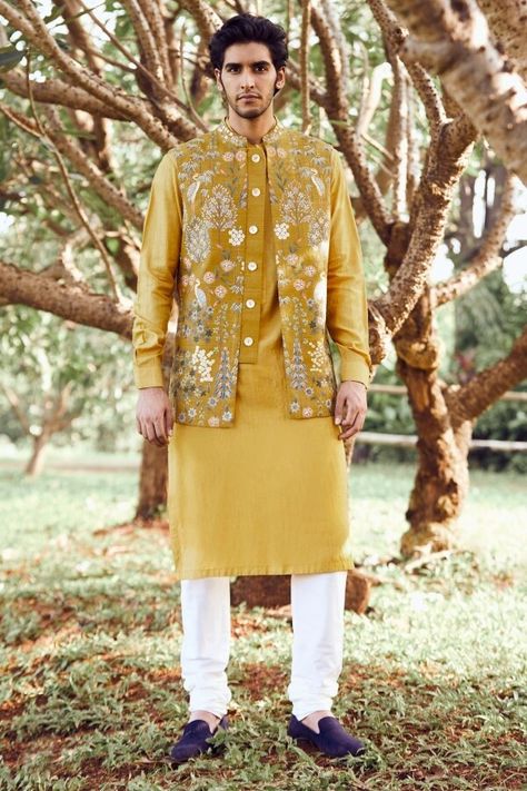 Mens Dresses, Menswear Wedding, Indian Menswear, Bridal Dresses Indian, Boys Waistcoat, Stylish Men Wear, Groom Dress Men, Dresses Indian Wedding, Indian Groom Wear