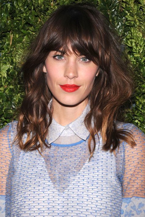 Alexa Chung Alexa Chung Haircut, Business Haircut, Alexa Chung Hair, Haircut Bangs, Shoulder Length Hair With Bangs, Shag Hair, Perfect Lip Color, Short Shaggy Haircuts, Long Shag Haircut