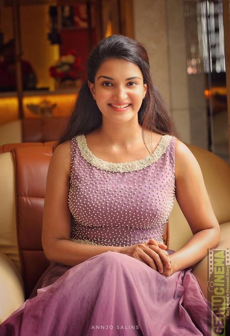 Honey Rose aka Honey Rose Varghese (5) Actress Honey Rose 2017 Latest Cute HD Stills Pose Model, Honey Rose, Indian Beauty Saree, Actress Photos, Desi Beauty, Kerala, Beauty Women, Honey, Actresses