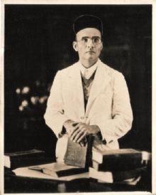 Savarkar Vinayak Damodar Images, Savarkar Vinayak Damodar, Famous Historical Quotes, Veer Savarkar, Traditional Indian Mens Clothing, Freedom Fighters Of India, Indian Freedom Fighters, Hanuman Pics, History Facts Interesting