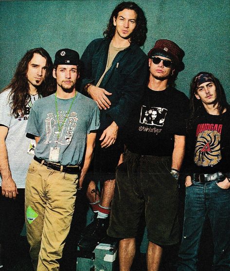 pearl jamming through life 90s Grunge Band Aesthetic, Pearl Jam 90s, Pearl Jam Concert Outfit, Pearl Jam Aesthetic, Peral Jam, Pearl Jam Band, Pearl Jam Poster, Stone Gossard, Andrew Wood