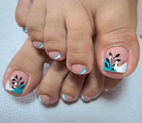 Gel Overlay Nails, Traditional Design Style, Tape Nail Art, Feet Nail Design, Pedicure Nail Designs, Queen Nails, Gel Toe Nails, New Y2k, Acrylic Toe Nails