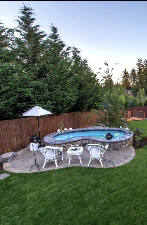 Spool Pool Above Ground, Above Ground Pond, Pools For Small Yards, Cheap Pool, Best Above Ground Pool, Above Ground Pool Ideas, Ground Pool Ideas, Pond Ideas, Above Ground Pool Landscaping