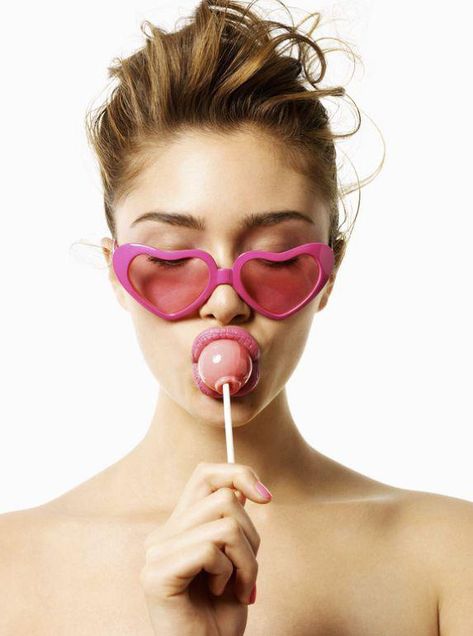 Pink Girly Photoshoot, Lollipop Photoshoot Ideas, Lolipop Photos Ideas, Candy Store Photoshoot, Hot Pink Photoshoot, Cotton Candy Photoshoot, Bubblegum Photoshoot, Lollipop Photoshoot, Fun Portrait Photography