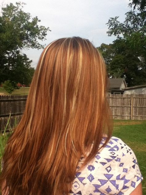 brown hair with strawberry blonde & Carmel highlights Caramel Strawberry Blonde, Brown Hair With Strawberry Blonde, Amelie Hair, Strawberry Brown Hair, Blonde Highlights On Brown, Blonde Highlights On Brown Hair, Brown Lowlights, Carmel Highlights, Highlights On Brown Hair