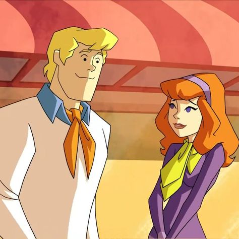 Movie Character Couple Costumes, Fred And Daphne Costume, Famous Cartoon Duos, Couple Cartoon Characters, Fred Scooby Doo, Daphne And Fred, Scooby Doo Pictures, Scooby Doo Mystery Inc, Scooby Doo Movie