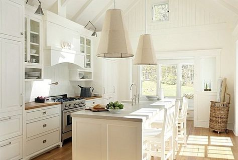 Uplift the Energy of Your Space with Three Simple Steps (Part I - Let There be Light) Beach Style Kitchen, Interior Design Blogs, Bright Kitchens, Coastal Kitchen, Design Del Prodotto, Cool Ideas, Decor Minimalist, Vaulted Ceiling, Open Kitchen