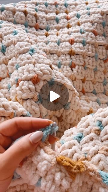 Daniela Jaimalis 🌼 | CJ Design on Instagram: "Have you made the Cloud Blanket yet? 😏 If not, what’s stopping you!?? This is such a warm & cozy blanket 😍 I snuggle under it every night! 💕 I think I might have to make the 2.0 version, just as I did the Winter Blossom blanket, what do you guys think? Should we make another one like this? Obviously not the exact same, but the same concept? 😍 I mean, who doesn’t want ANOTHER cozy blanket? 🙋🏻‍♀️ This pattern has been by far one of my best sellers, everyone loves it, hundreds of people have already made it and it makes me so happy to know how much you guys like this pattern 🥹 If you have made one of my blanket patterns, please don’t forget to tag me so I can see your beautiful work ❤️ Yarn I used @yarnspirations Bernat Blanket yarn #croch Bernat Blanket Yarn Crochet, Blanket Yarn Crochet, Cj Design, Cloud Blanket, Chunky Blankets, Crochet Afghan Patterns Free, Bernat Blanket, Bernat Blanket Yarn, Chunky Blanket