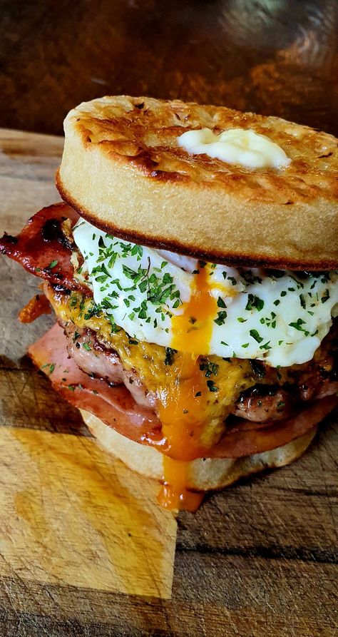 English Breakfast Crumpet Burger, Pork Sausage Pattie, Honey Roast Ham, Fried Egg, topped Cheddar. Crumpet Sandwich, Sausage Burger, Breakfast Crumpets, Breakfast Burger Recipe, Sausage Egg Sandwich, Honey Roast Ham, Sausage Burgers, Egg Sandwich Breakfast, Roasted Ham