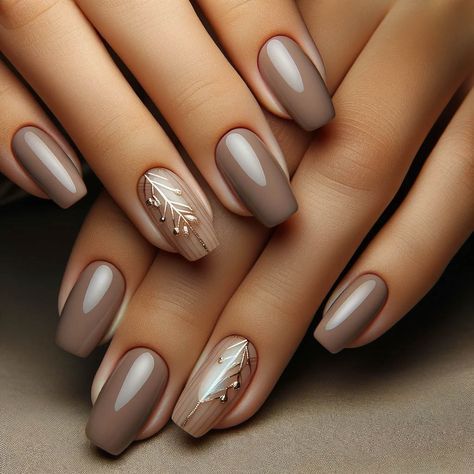 Nails Design Beige, Beige Gold Nails, Brown And Beige Nails, Beige And Brown Nails, Neutral Nails For Fall, Brown Beige Nails, Beige Nails Ideas, Taupe Nails Designs, Classy Gel Nails