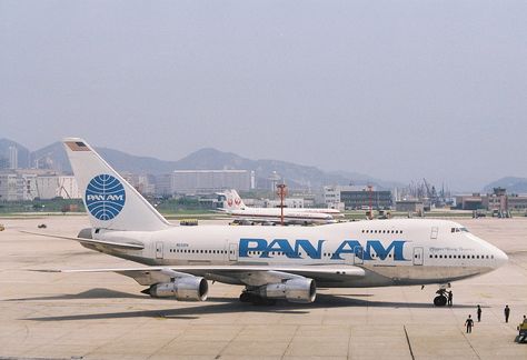 Pan American World Airways Boeing 747SP-21 N533PA "Clipper Young America" at Hong Kong-Kai Tak, August 1985. (Photo via Flickr: Alex Rankin) Pan American Airlines, Pan American Airways, Airplane Drone, Fly Navy, Jumbo Jet, National Airlines, Airplane Photography, Boeing Aircraft, Jet Age