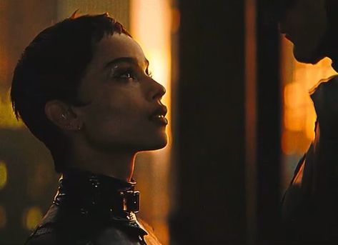 Batman Zoe Kravitz, Robert Pattinson Zoe Kravitz, Catwoman And Batman, The Batman 2022, Dc Couples, Batman Catwoman, Catwoman Comic, Movie Journal, Batman 2022