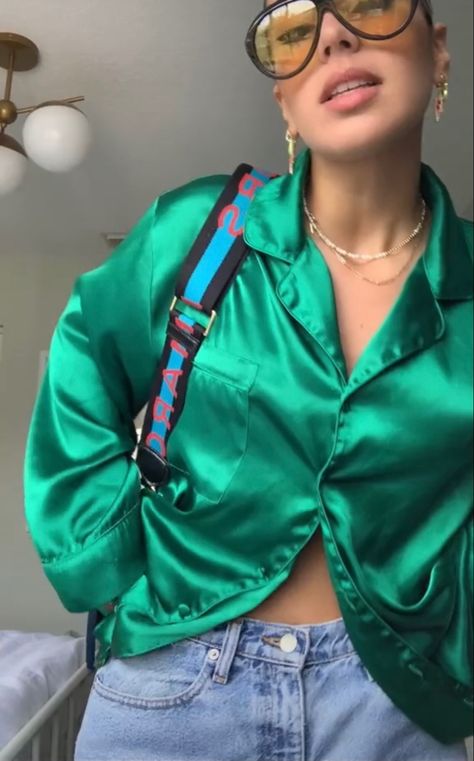 Green Silk Button Down Shirt Outfit, How To Style Green Shirt, Green Silk Top Outfit, Green Satin Shirt Outfit, Green Button Down Shirt Outfit, Shirt Outfits Women, Silk Top Outfit, Monica Style, Satin Shirt Outfit