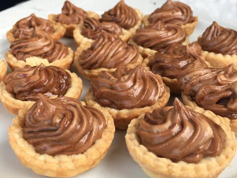 Tart Shell Filling Ideas, Nutella Cream Filling, Fillings For Mini Tart Shells, Nutella Cream Puffs, Mini Tart Shell Filling Ideas, Nutella Tarts Mini, Puff Pastry Dessert Nutella, Nutella Tart, Nutella Peanut Butter