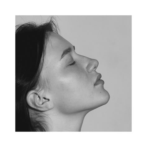 Side Face Looking Up Drawing, Person Looking Up Side Profile, Person Looking Up Reference Side View, Side Profile Looking Up Drawing, Black And White Side Profile, Person Looking Up, Side Profile Face, Side View Of Face, Hyperrealistic Art