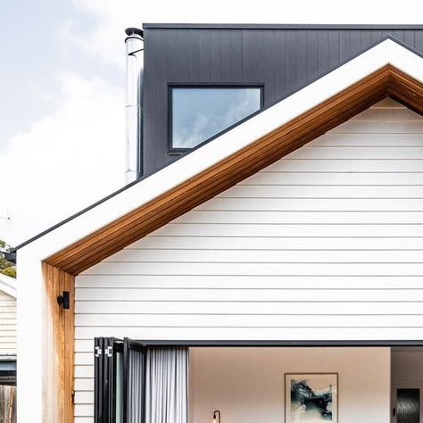 James Hardie AU on Instagram: "🏡 TREND ALERT: Mixed Cladding 🏡 A look Australians love, because it’s so versatile. This East Geelong renovation by @Sawmill_Designs sees the arrangement of vertical and horizontal profiles paired to highlight the property’s distinct shape. A few reasons why Aussies love the Mixed Cladding look: 1️⃣ It adds dimension and texture to a building's exterior 2️⃣ It's versatile and can suit different architectural styles 3️⃣ It provides a modern twist on traditiona Horizontal Cladding, Horizontal Cladding House Exterior, Vertical Cladding House Exterior, Vertical Cladding House Exterior White, Weatherboard House Exterior, James Hardie Cladding Australia, James Hardie Oblique Cladding, James Hardie Linea Weatherboard, James Hardie Stria Cladding White