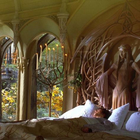 Elf Bedroom, Mansion Bedrooms, Elven Bedroom, Elven Architecture, Lord Of The Rings Fellowship, Elven City, A Big House, Elven Forest, Fantasy Things