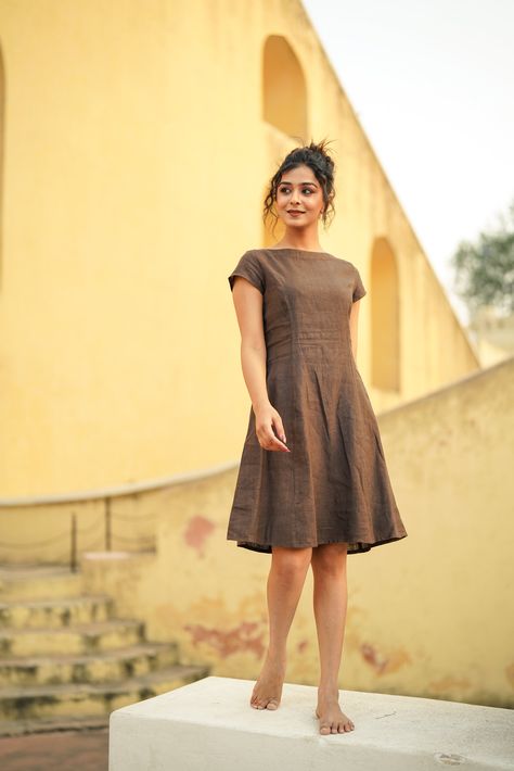 Brown Linen Dress With Cap Sleeves, Boat Neck Linen Tunic With Princess Seams, Midi Length Linen Dress, Plus Size Clothing - Etsy Canada Midi Dress Stitching Ideas, Fitted Linen Dress, Plus Size Outfits Modest, Linen Dress Ideas, Linen Kurti Design, Medium Length Dresses, Simple Brown Dress, Boat Neck Dresses, Linen Dresses Elegant