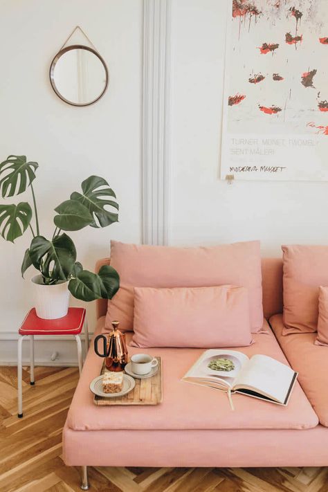 These Stunning Custom Couches Are Really Just IKEA Sofas in Disguise #SOdomino #room #interiordesign #furniture #table #livingroom #coffeetable #couch #pink #peach #green Rosa Sofa, Söderhamn Sofa, Custom Couches, Ikea Sofa Covers, Ikea Sofas, Ikea Couch, Pink Couch, Ikea Sofa, Pink Sofa