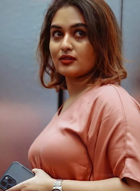 Ustad Hotel, Prayaga Martin, Zendaya Style, Malayalam Actress, Simply Beautiful, Nice Tops, Beauty Women, Actresses, Media